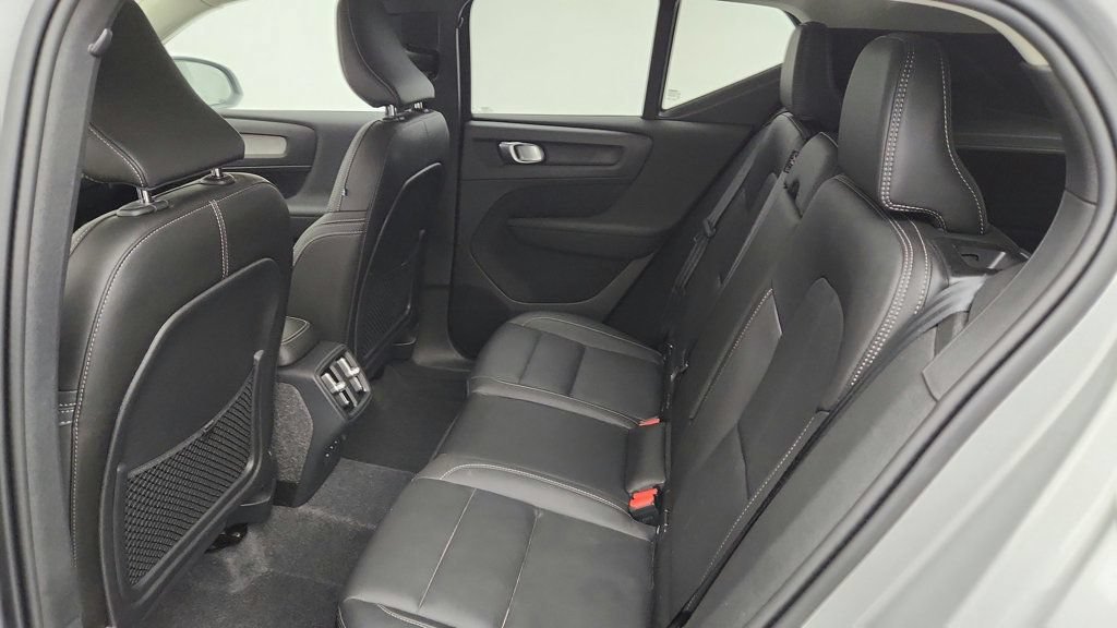 Used 2025 Volvo XC40 B5 Ultra w/ Climate Package AWD/4WD image 19