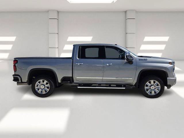 Used 2025 Chevrolet Silverado 2500 High Country w/ Technology Package AWD/4WD image 6