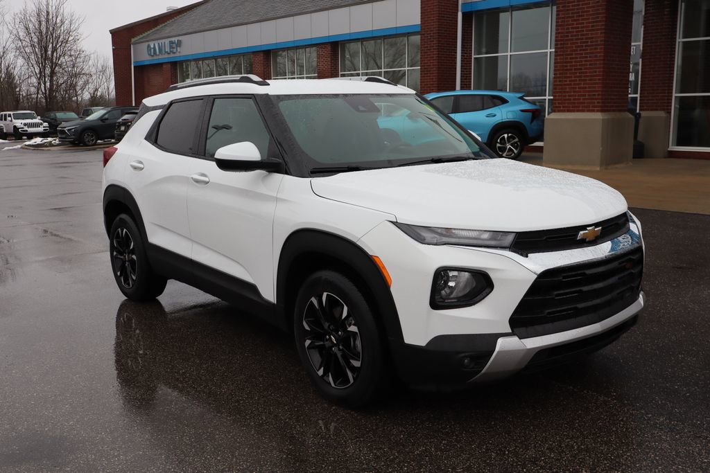 Used 2023 Chevrolet TrailBlazer LT image 2