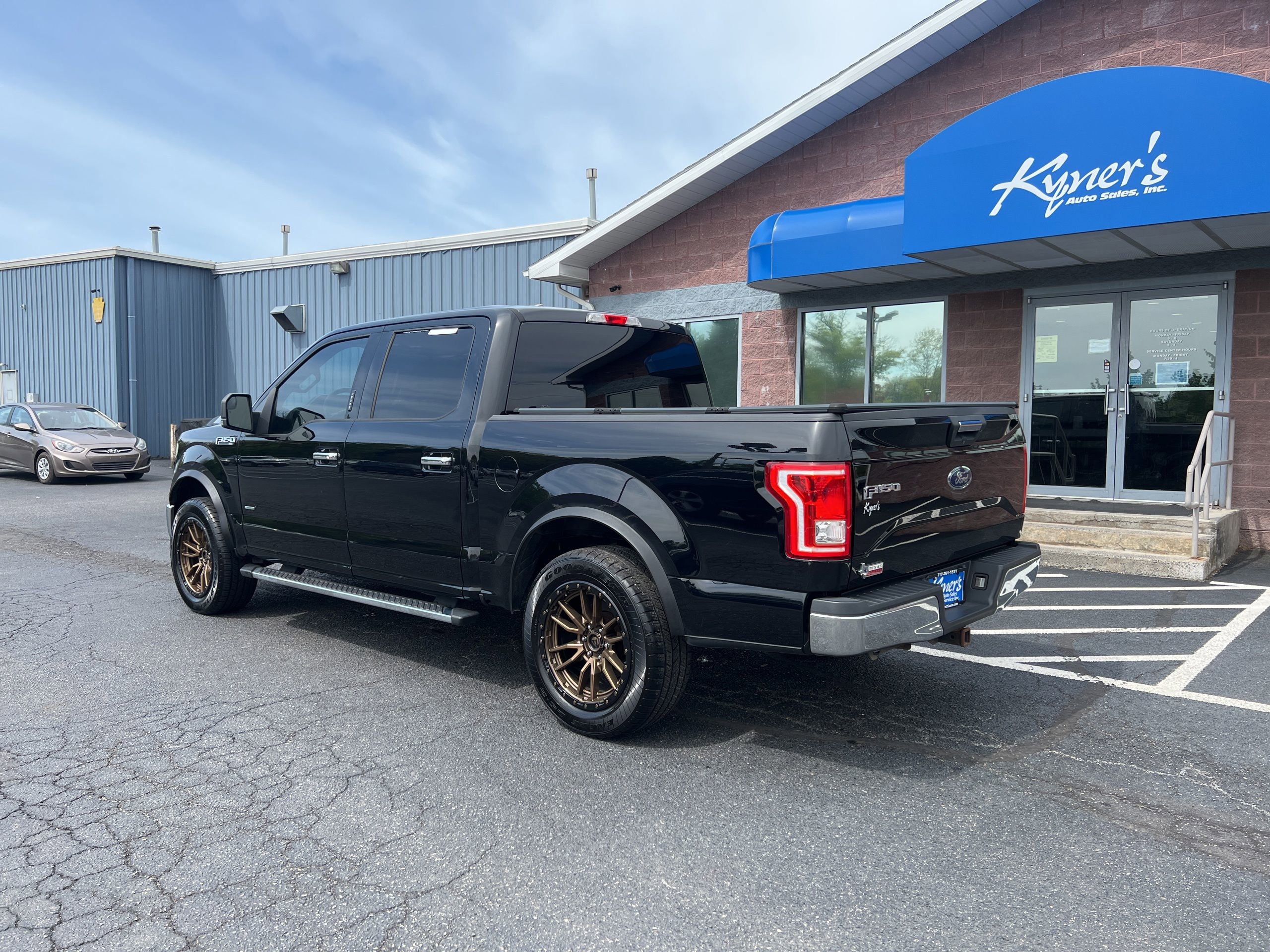 Used 2016 Ford F150 XLT w/ Equipment Group 301A Mid RWD image 4