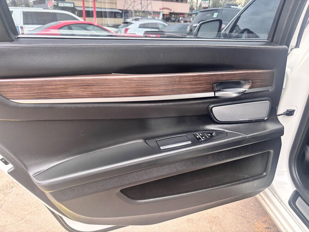 Used 2015 BMW 750Li xDrive image 38