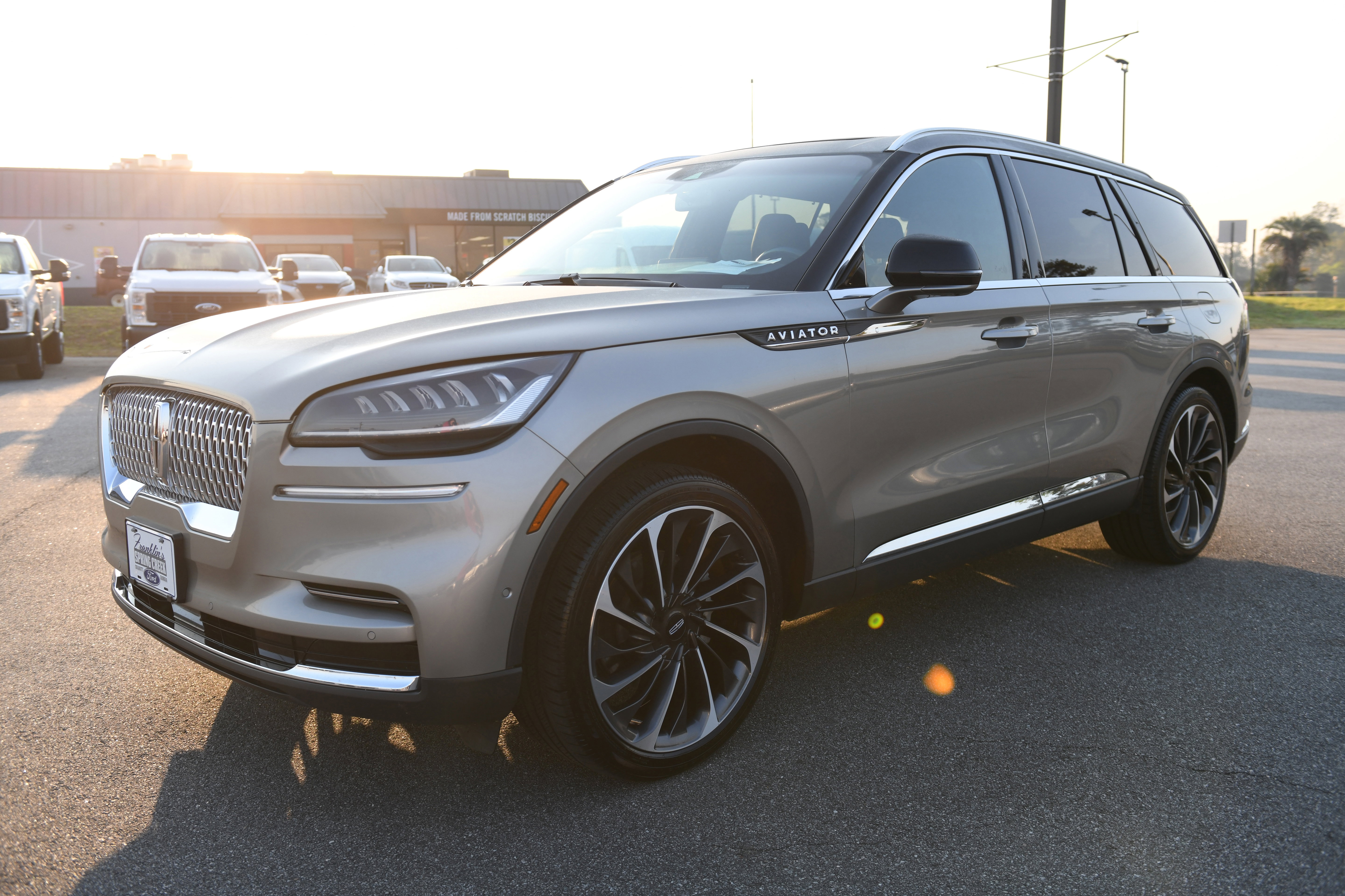 Used 2023 Lincoln Aviator Reserve w/ Equipment Group 201A image 8