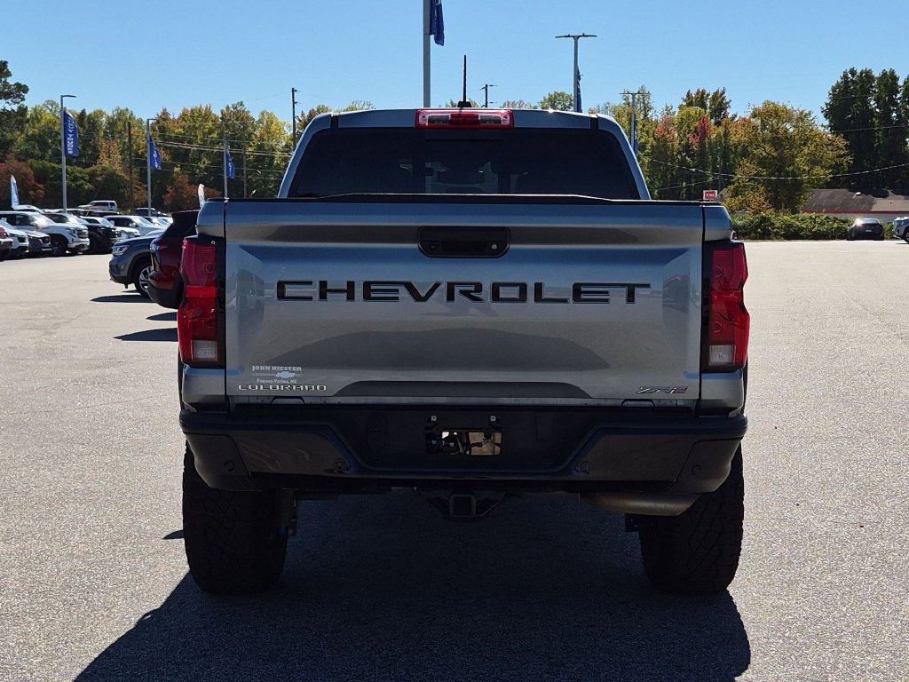 Used 2025 Chevrolet Colorado ZR2 w/ Technology Package AWD/4WD image 5