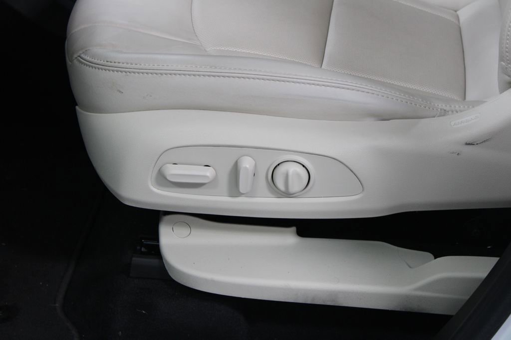 Used 2024 Buick Enclave Essence w/ Technology Package image 16