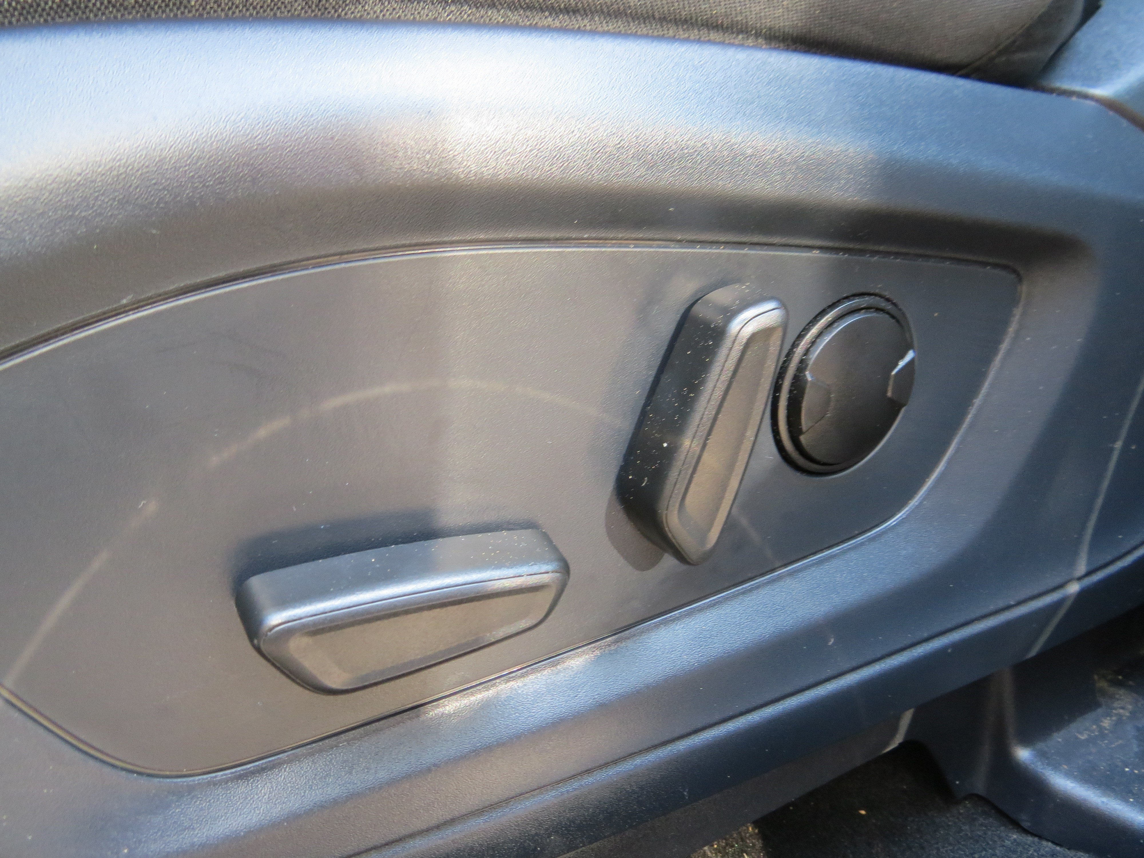 Used 2025 Ford Explorer Active RWD image 16