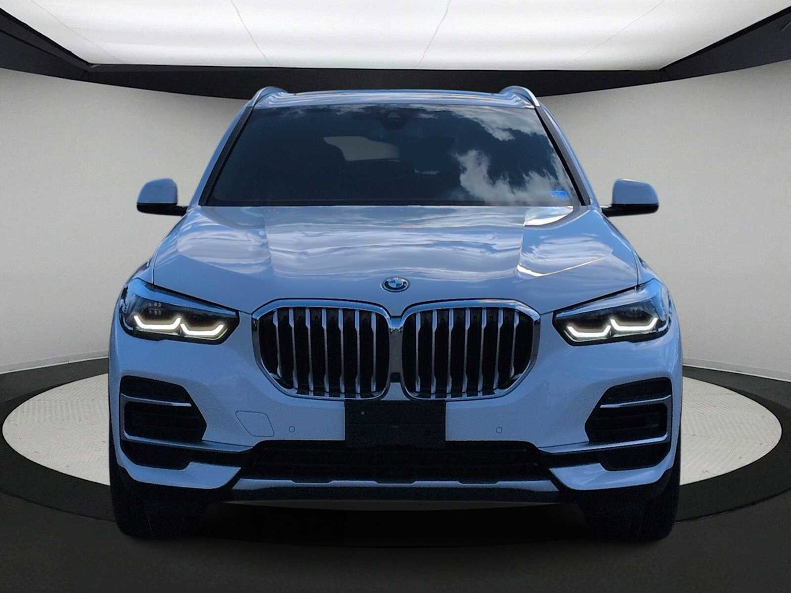 Certified 2023 BMW X5 xDrive45e w/ Climate Comfort Package image 3