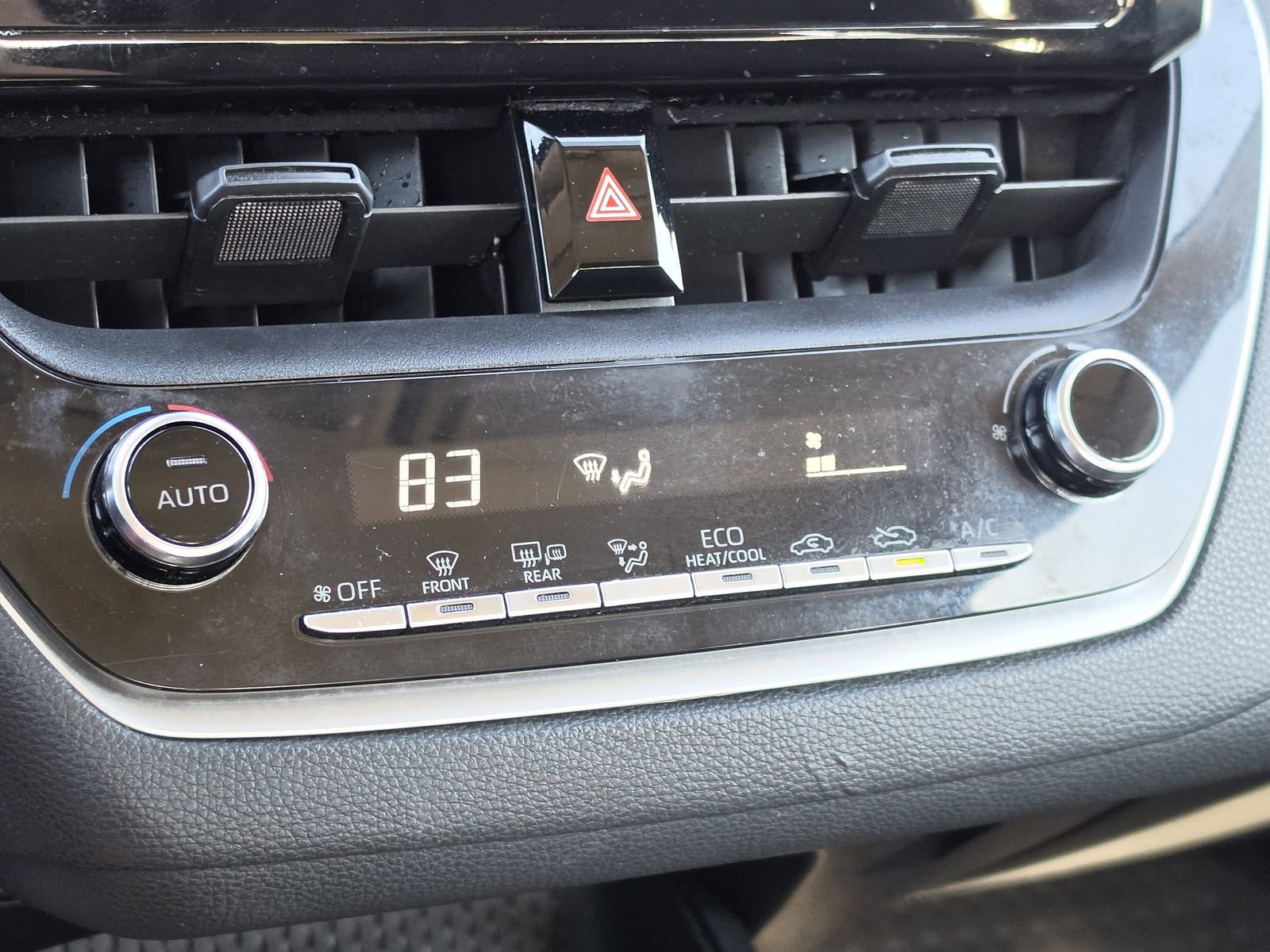 Used 2020 Toyota Corolla LE FWD image 23