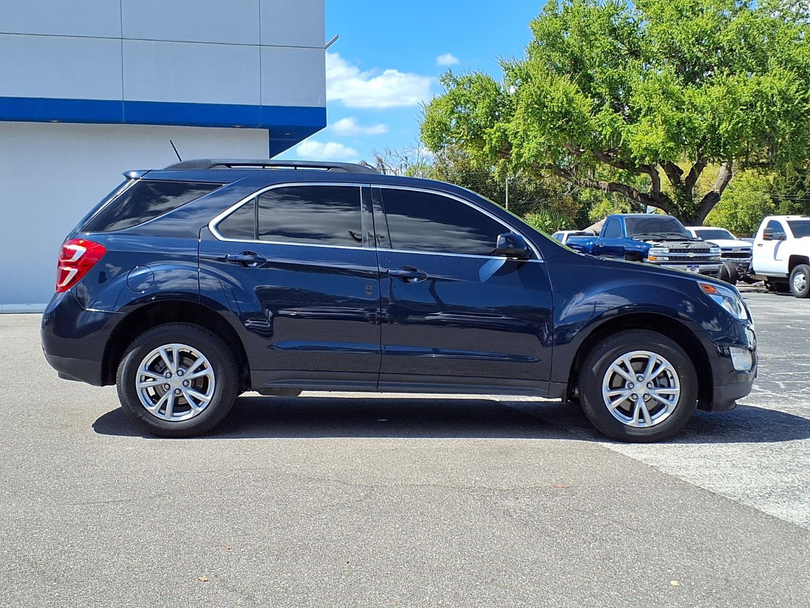 Used 2017 Chevrolet Equinox LT w/ Driver Confidence Package II AWD/4WD image 3