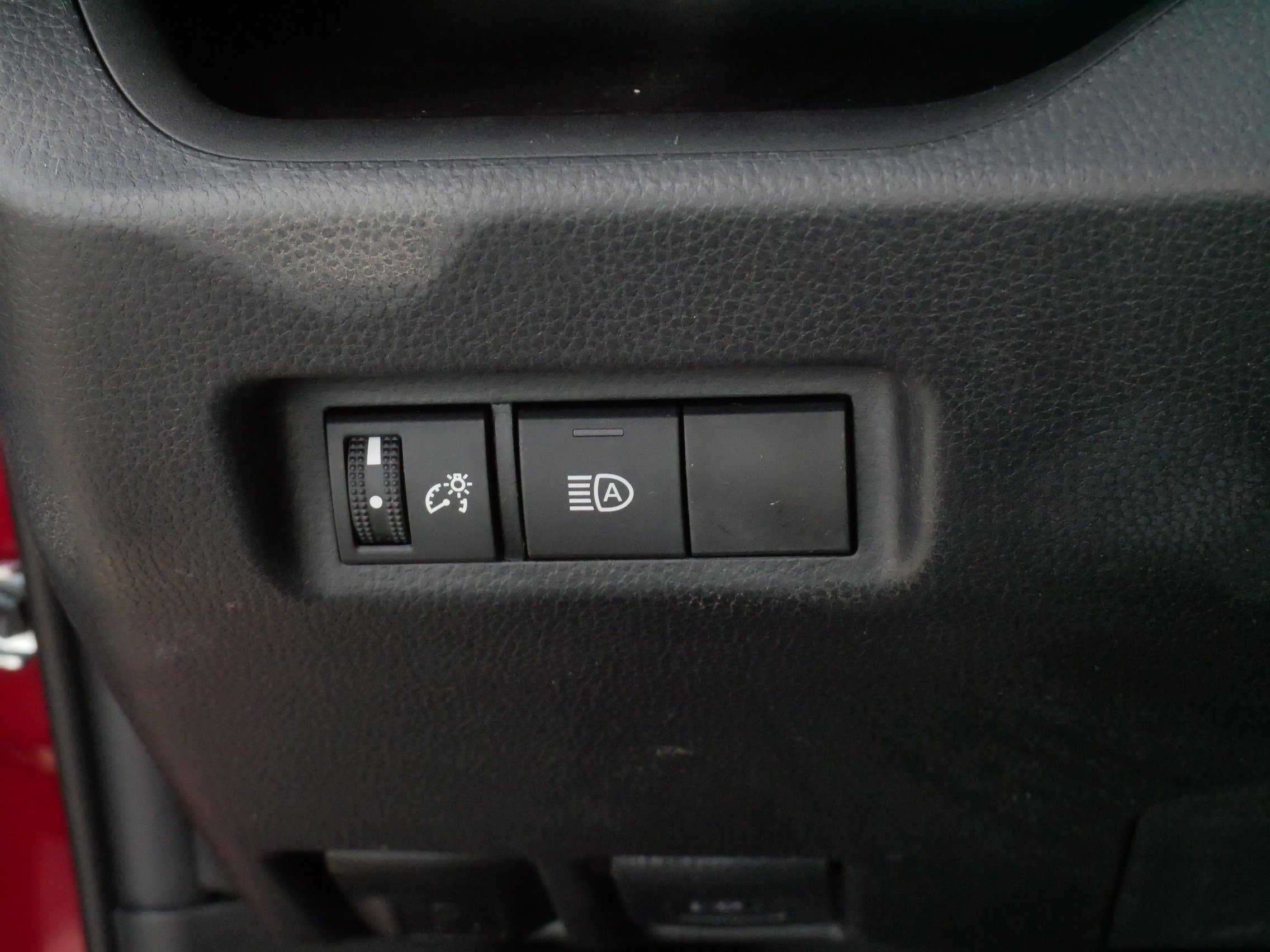 Used 2021 Toyota RAV4 LE AWD/4WD image 27