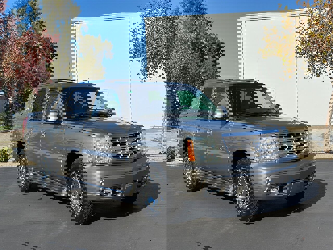 Used 2002 Cadillac Escalade EXT image 6