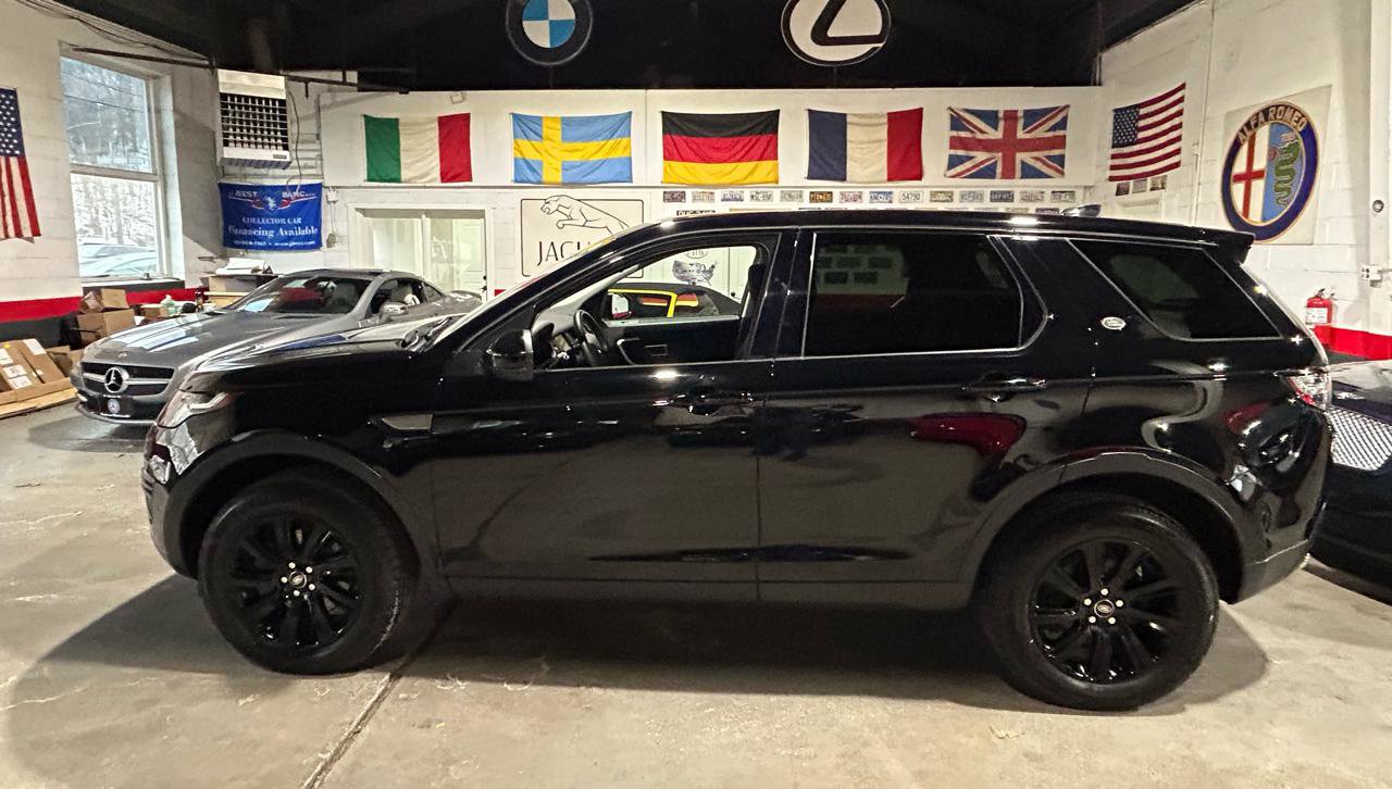 Used 2018 Land Rover Discovery Sport SE image 2