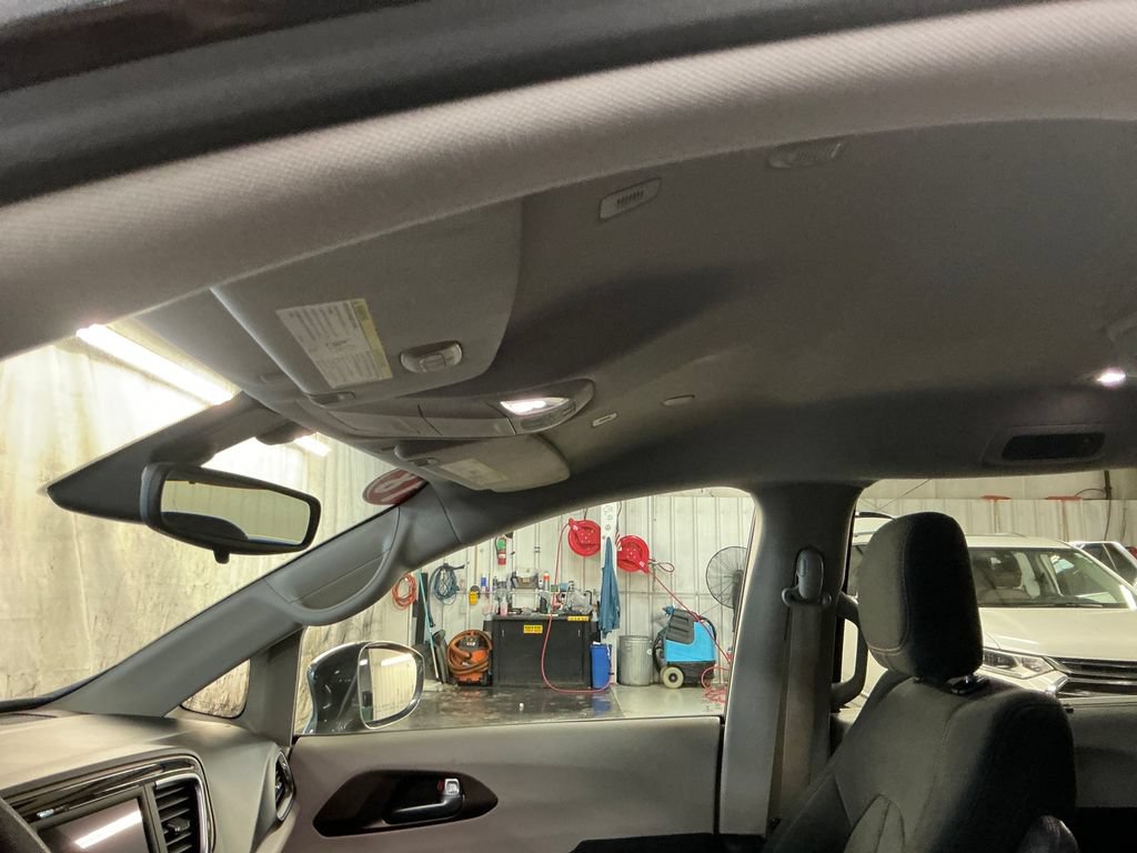 Used 2018 Chrysler Pacifica Touring Plus FWD image 13