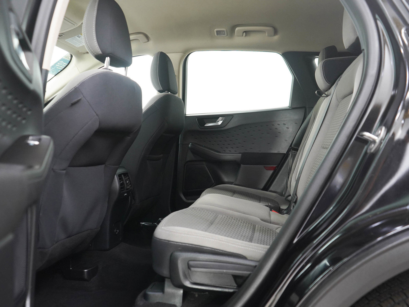 Used 2020 Ford Escape SE image 19