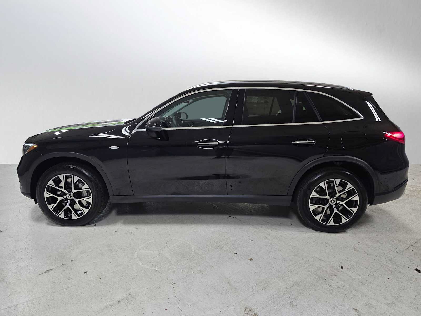 Certified 2025 Mercedes-Benz GLC 350e 4MATIC image 6