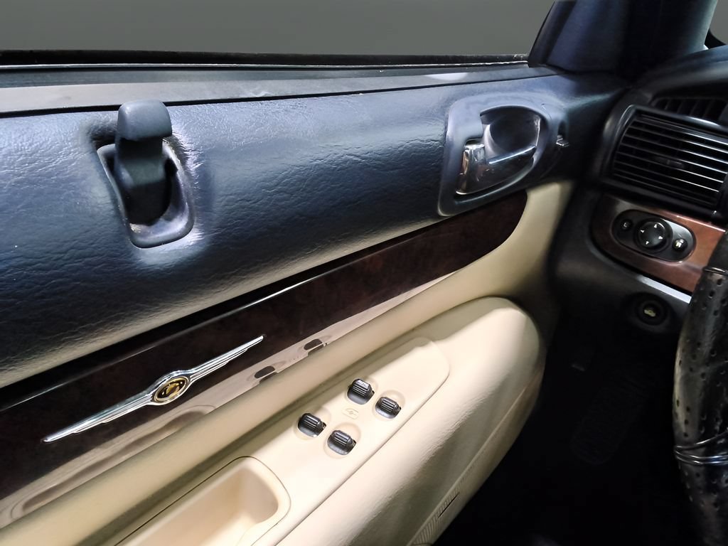 Used 2002 Chrysler Sebring Limited FWD image 30