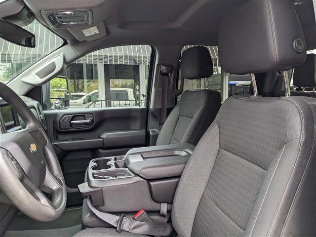 Used 2024 Chevrolet Silverado 2500 Custom w/ Custom Value Package image 17