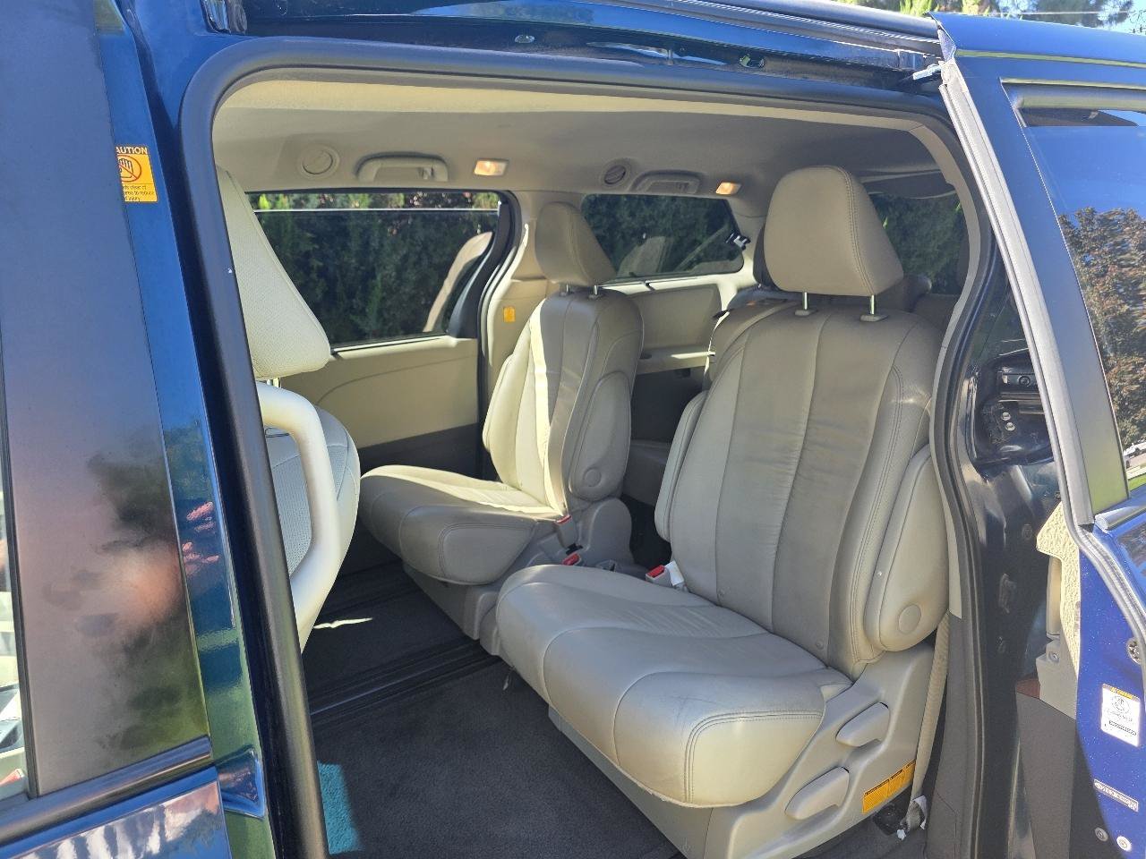 Used 2012 Toyota Sienna XLE FWD image 12