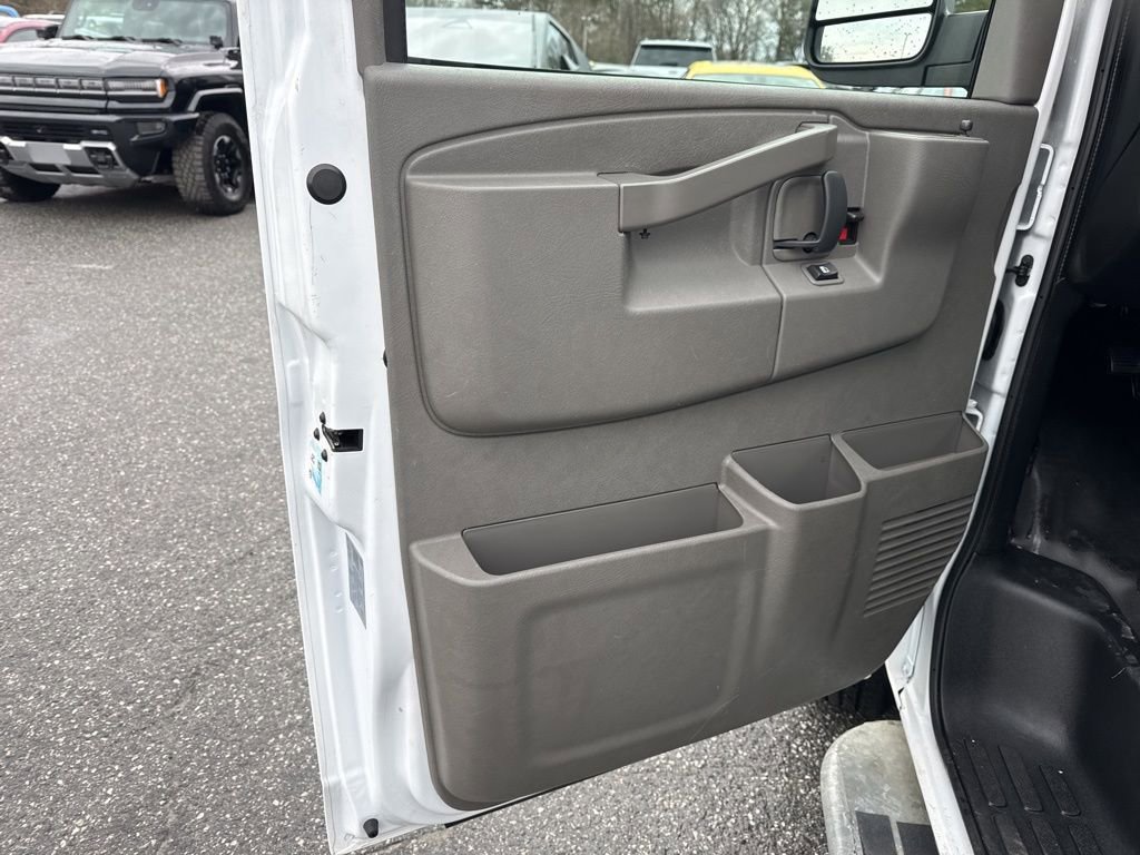 Used 2024 Chevrolet Express 2500 w/ Driver Convenience Package RWD image 18
