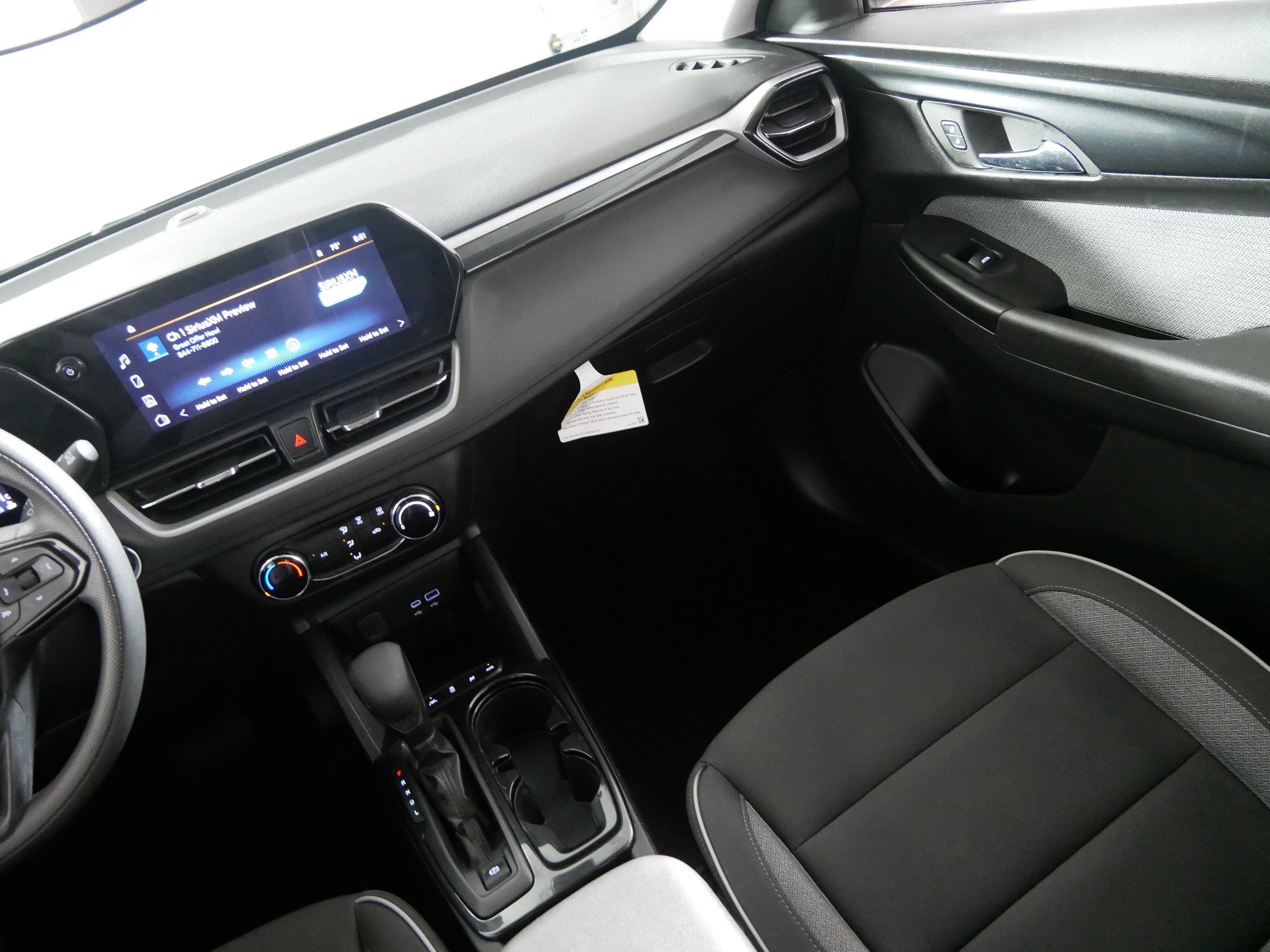 Used 2024 Chevrolet TrailBlazer LS w/ LS Convenience Package AWD/4WD image 11
