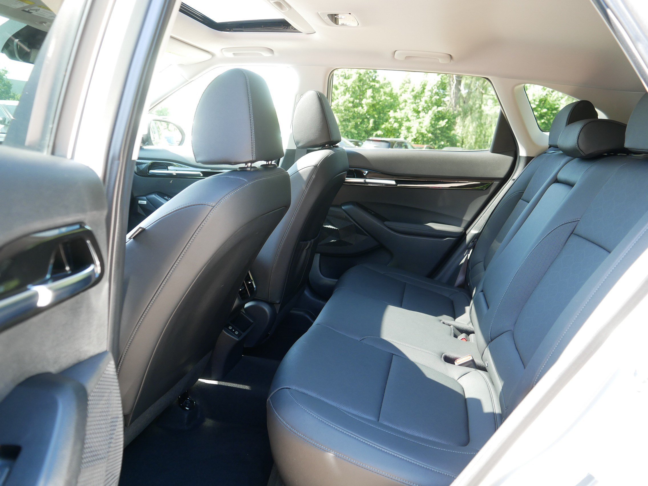 Certified 2024 Kia Seltos SX w/ SX Sunroof Package AWD/4WD image 36