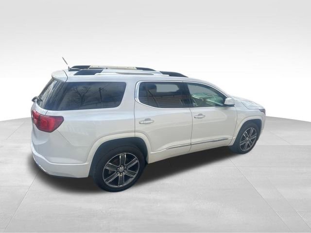 Used 2018 GMC Acadia Denali w/ Technology Package FWD image 17