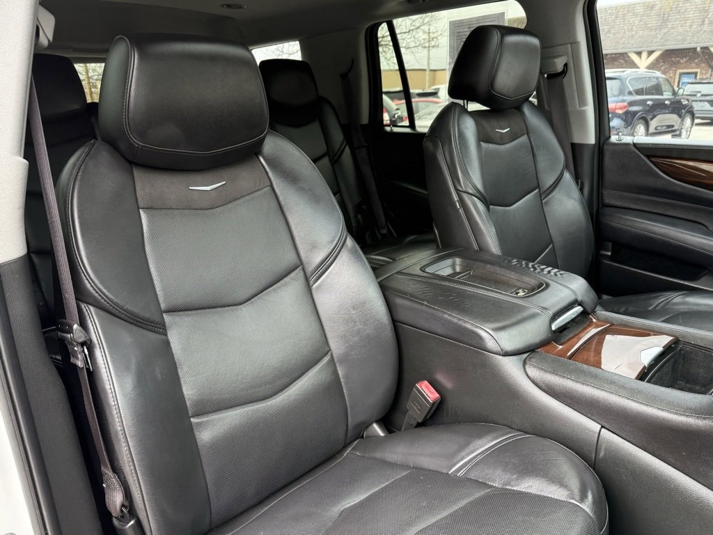 Used 2017 Cadillac Escalade Luxury image 25