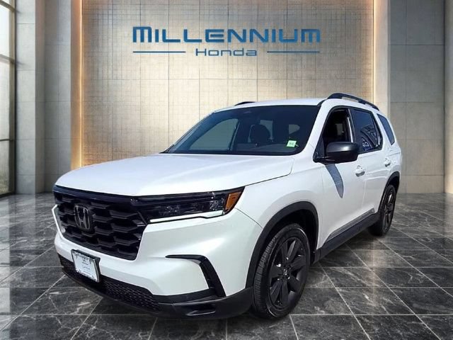 Used 2025 Honda Pilot Sport image 38