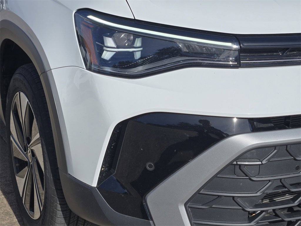 Used 2025 Volkswagen Taos SE image 8