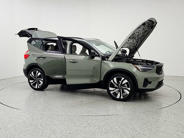 Certified 2025 Volvo XC40 B5 Plus w/ Protection Package Premier AWD/4WD image 10