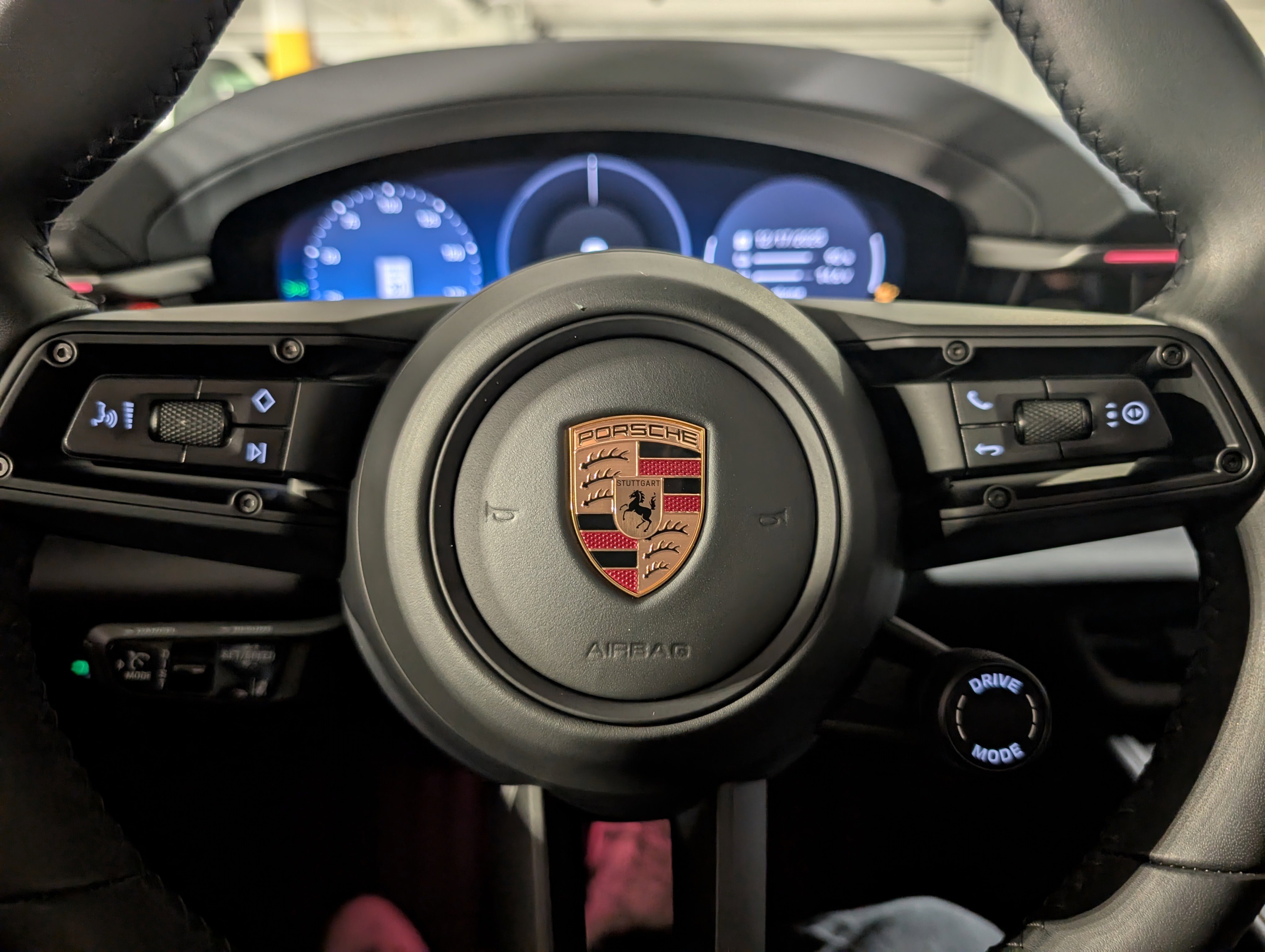 Used 2025 Porsche Macan 4 Electric image 30