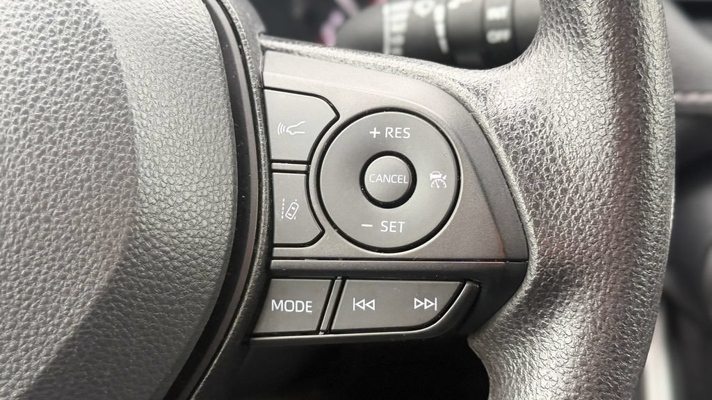 Used 2025 Toyota RAV4 XLE FWD image 20