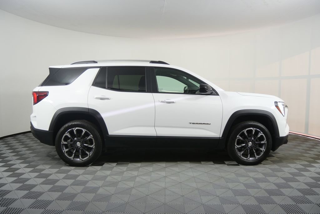 Used 2025 GMC Terrain Elevation w/ Elevation Premium Package AWD/4WD image 2