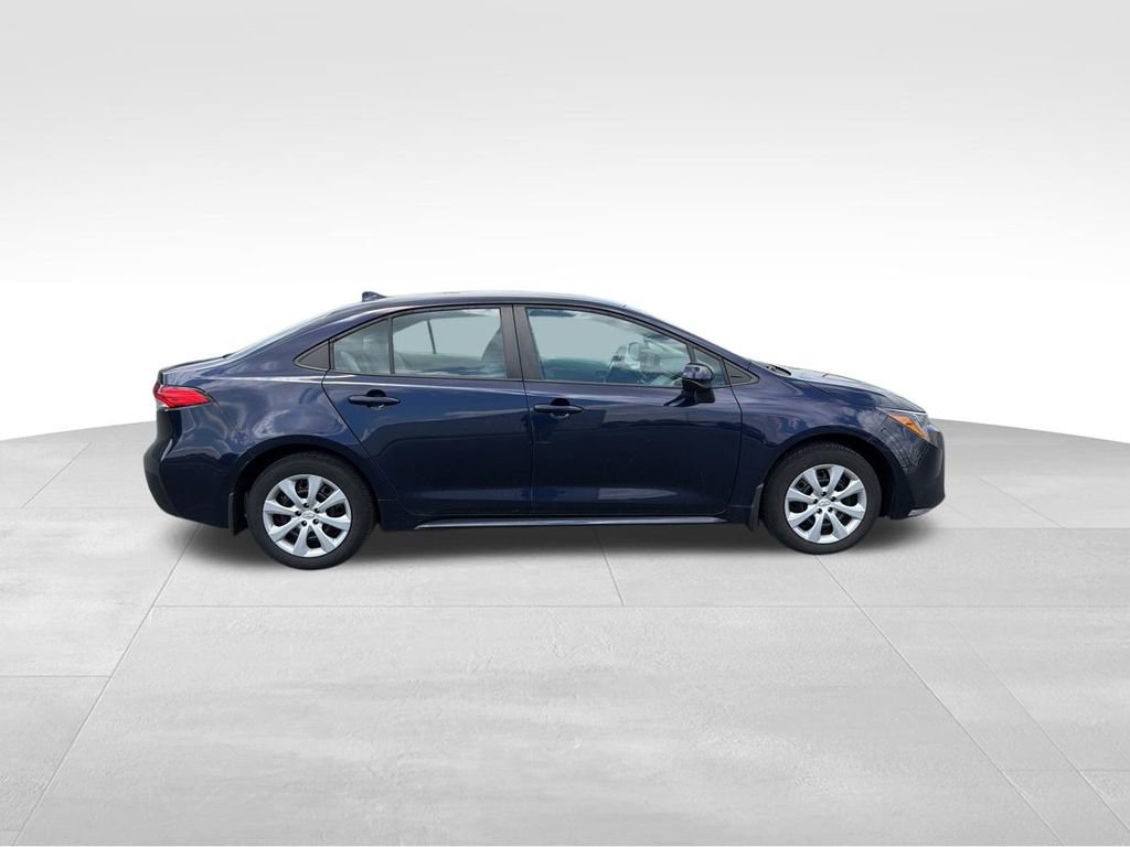 Used 2022 Toyota Corolla LE FWD image 7