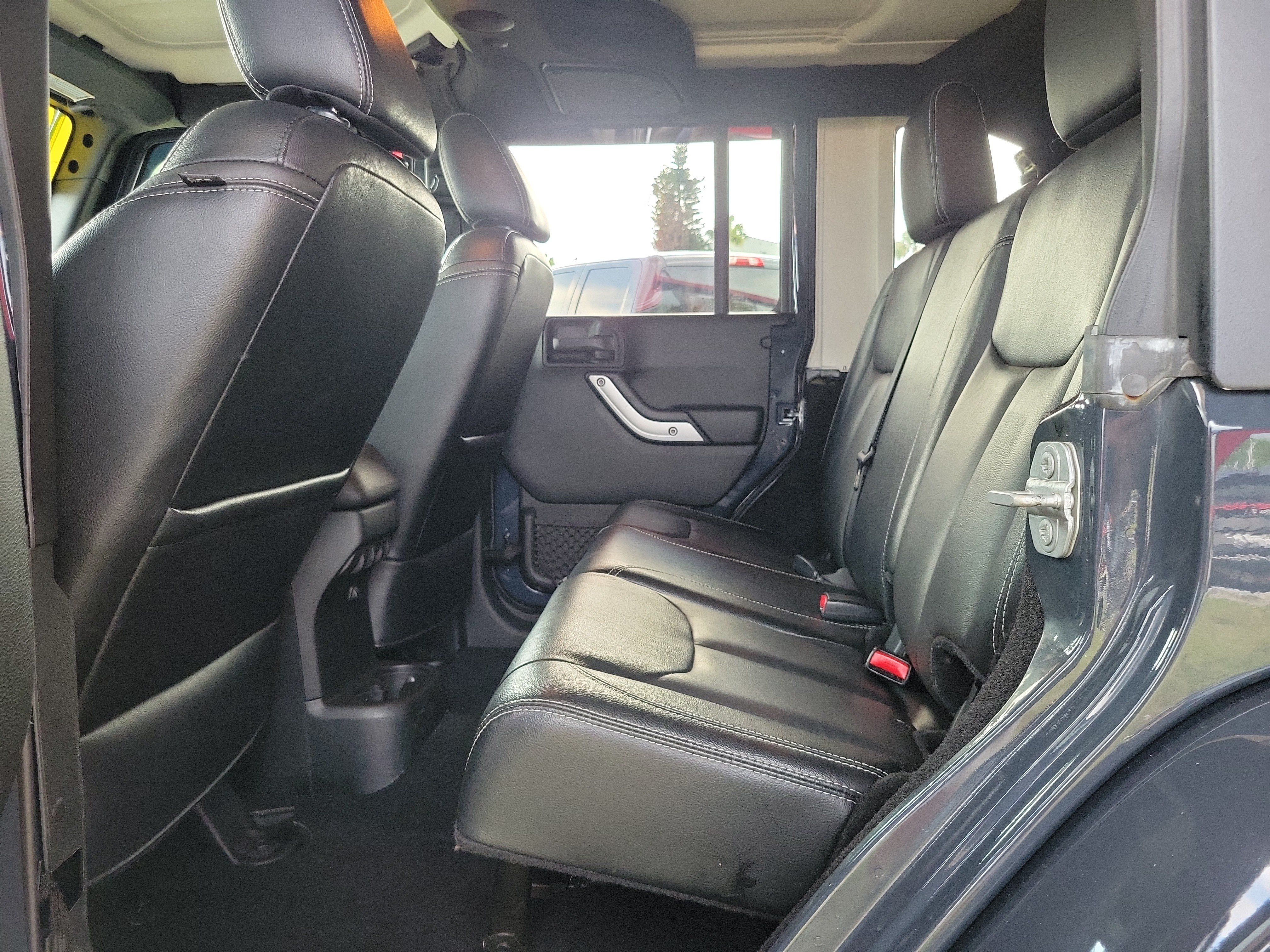 Used 2017 Jeep Wrangler Unlimited Sahara w/ Dual Top Group AWD/4WD image 8