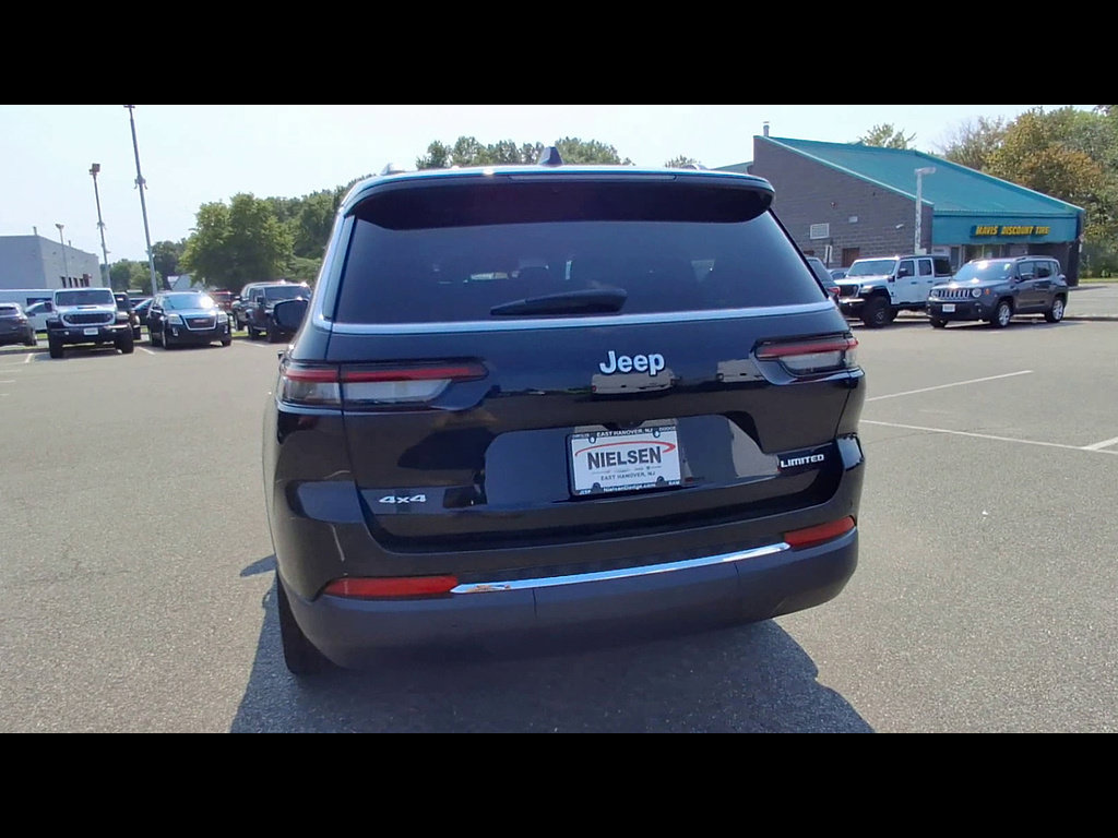 Used 2024 Jeep Grand Cherokee L Limited AWD/4WD image 7