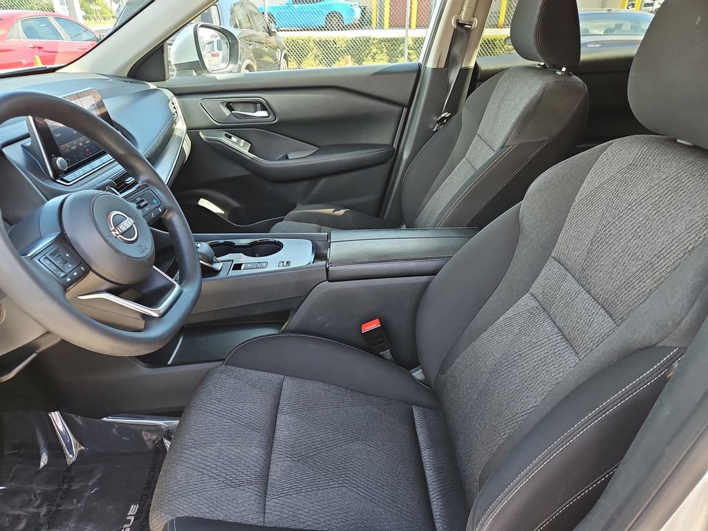 Used 2024 Nissan Rogue SV image 17