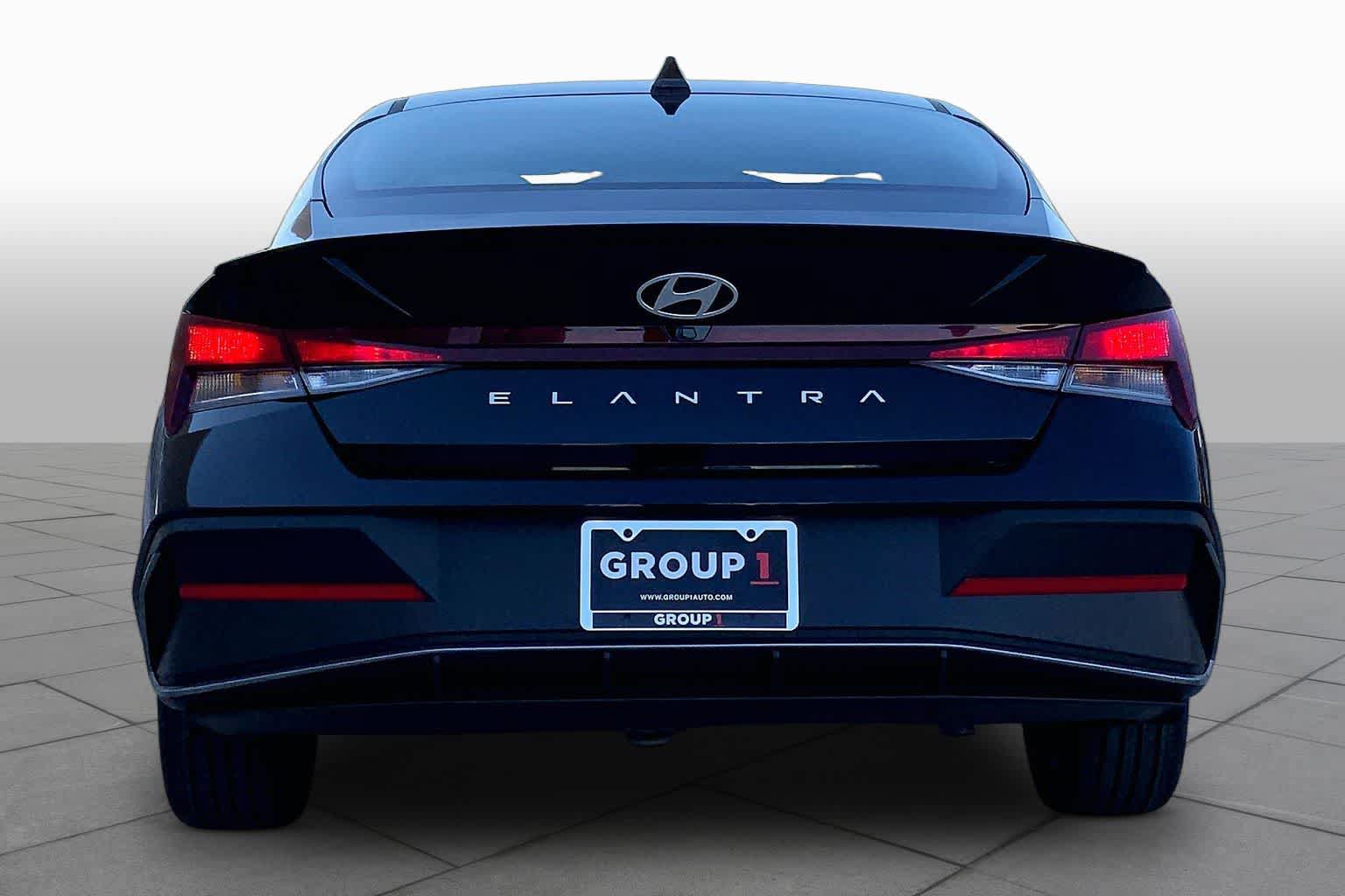 New 2026 Hyundai Elantra SEL Sport FWD image 4