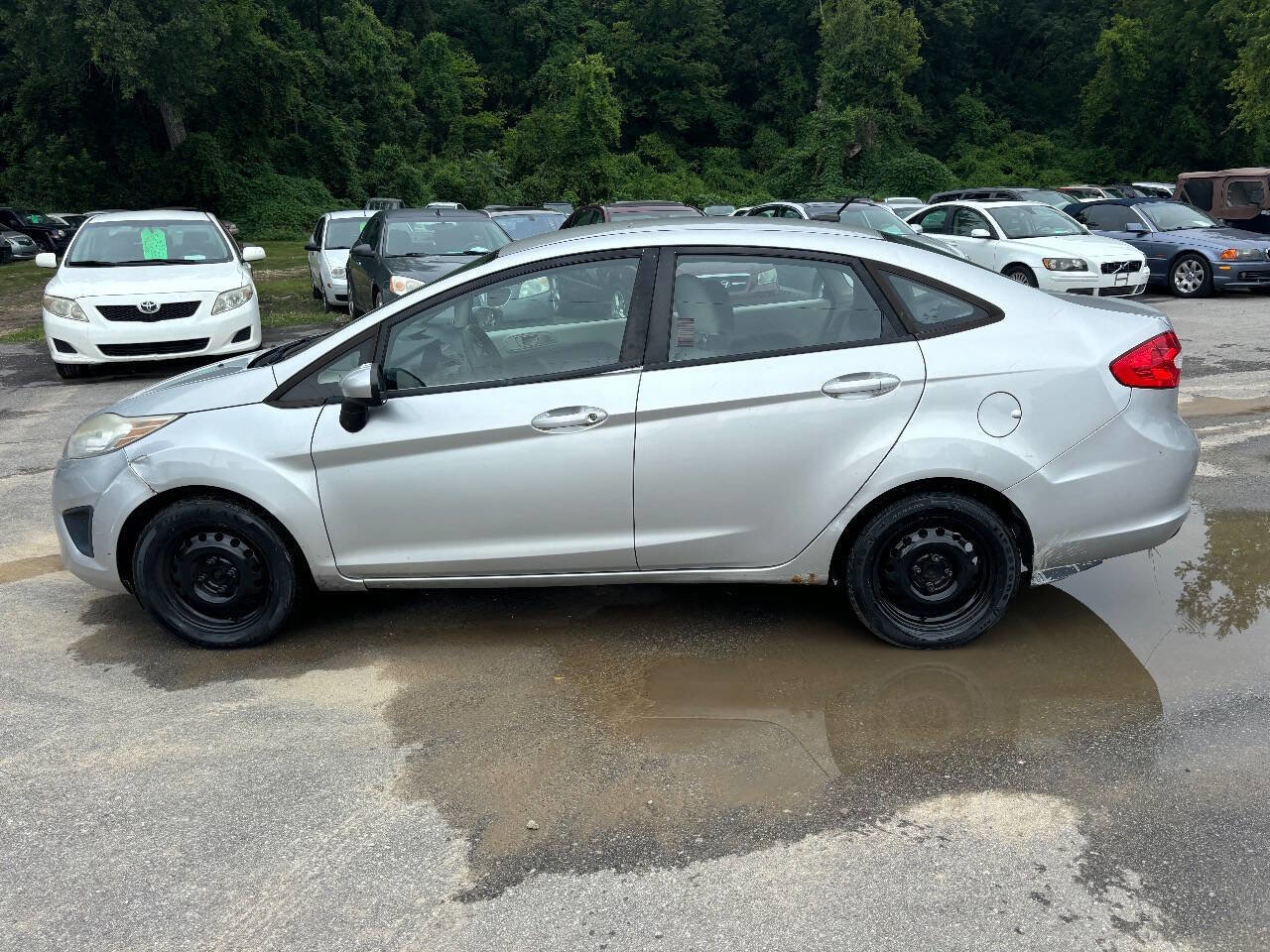 Used 2013 Ford Fiesta S image 9