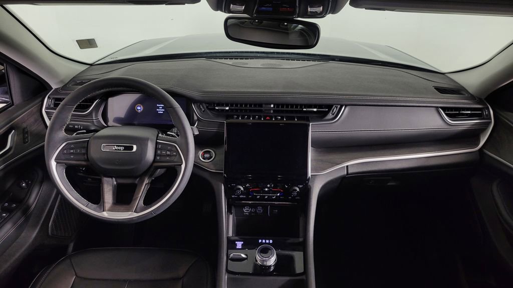 Used 2023 Jeep Grand Cherokee Limited image 39