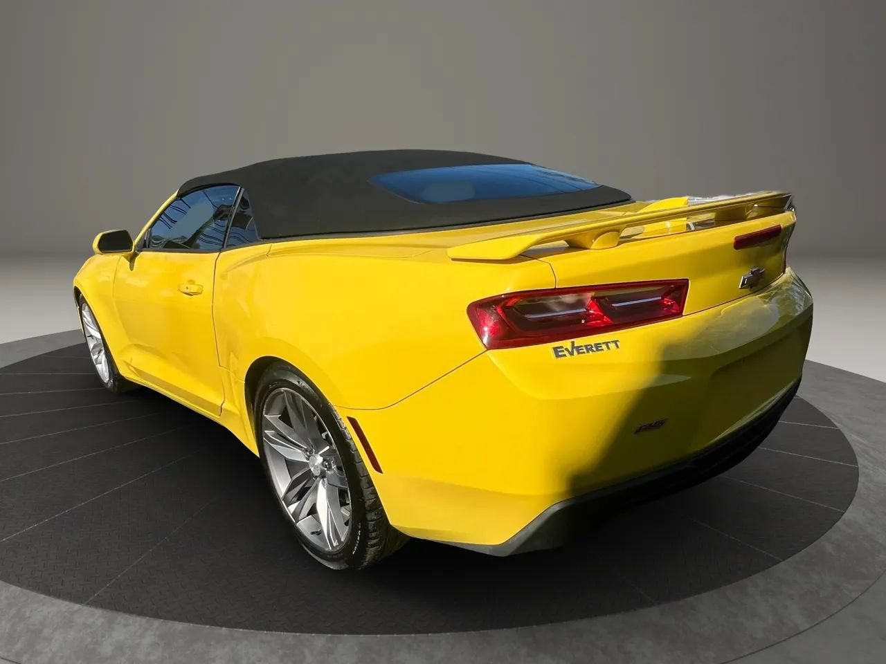 Used 2018 Chevrolet Camaro LT w/ RS Package RWD image 7