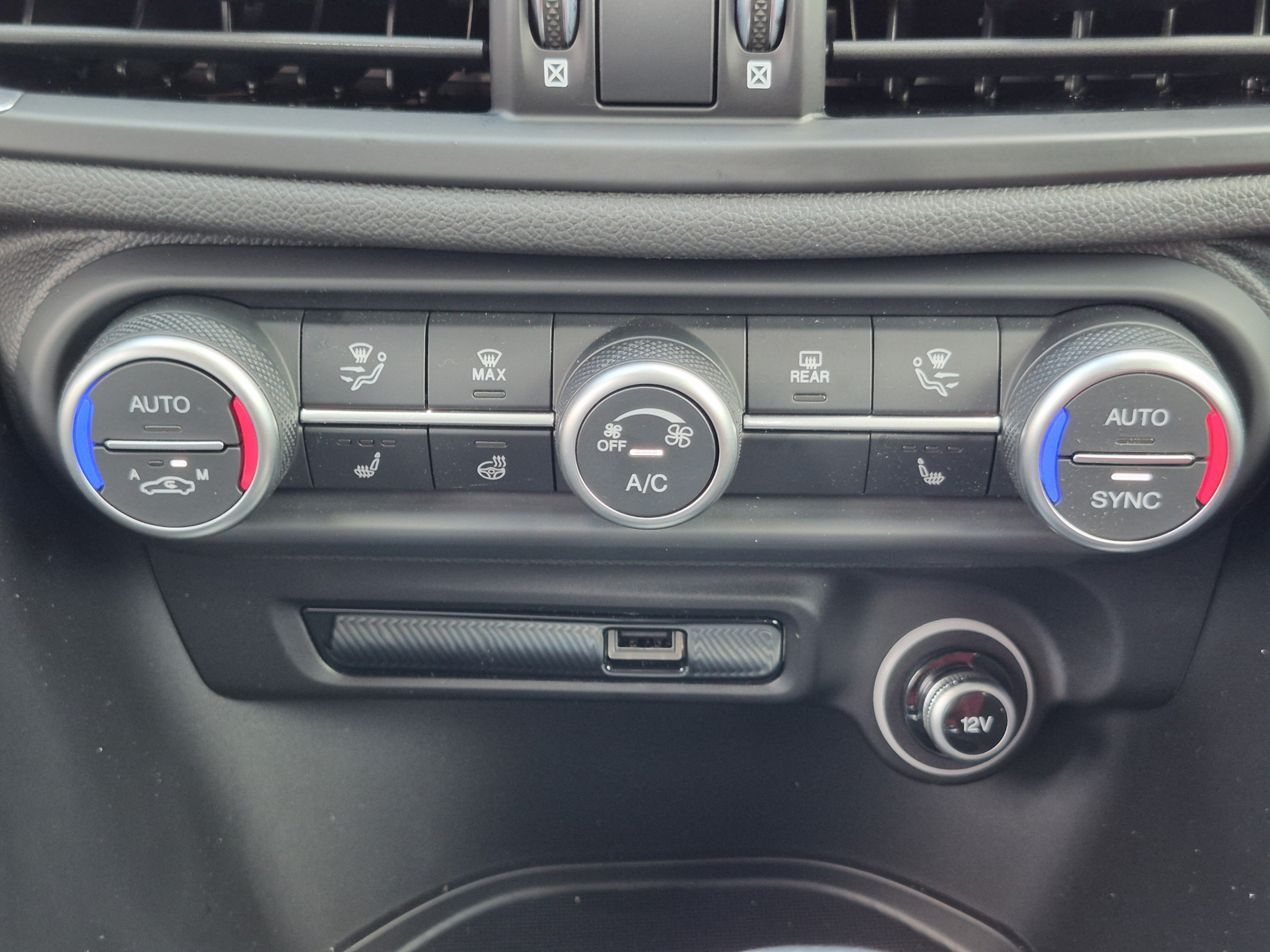 New 2026 Alfa Romeo Giulia w/ Driving Assist Package RWD image 35