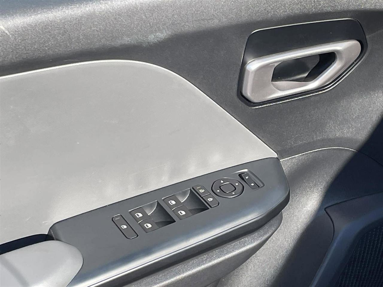 Used 2025 Kia K4 LX image 14