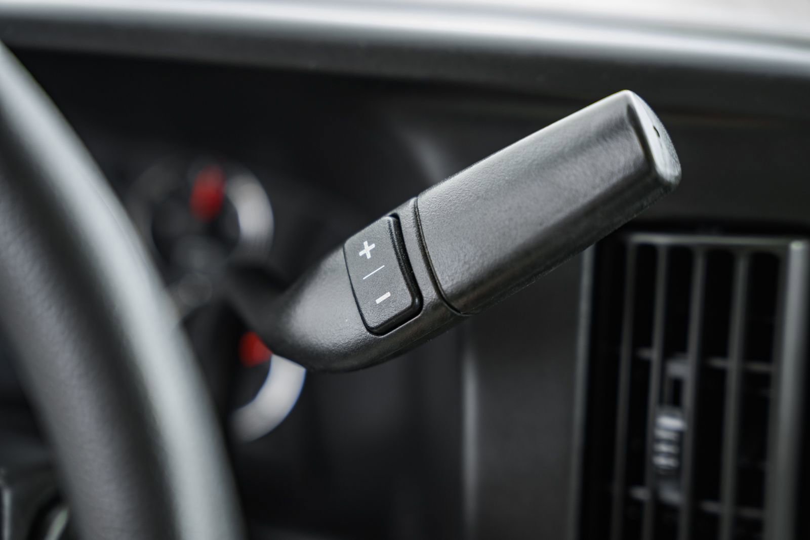 Used 2018 Chevrolet Express 3500 w/ Driver Convenience Package image 30