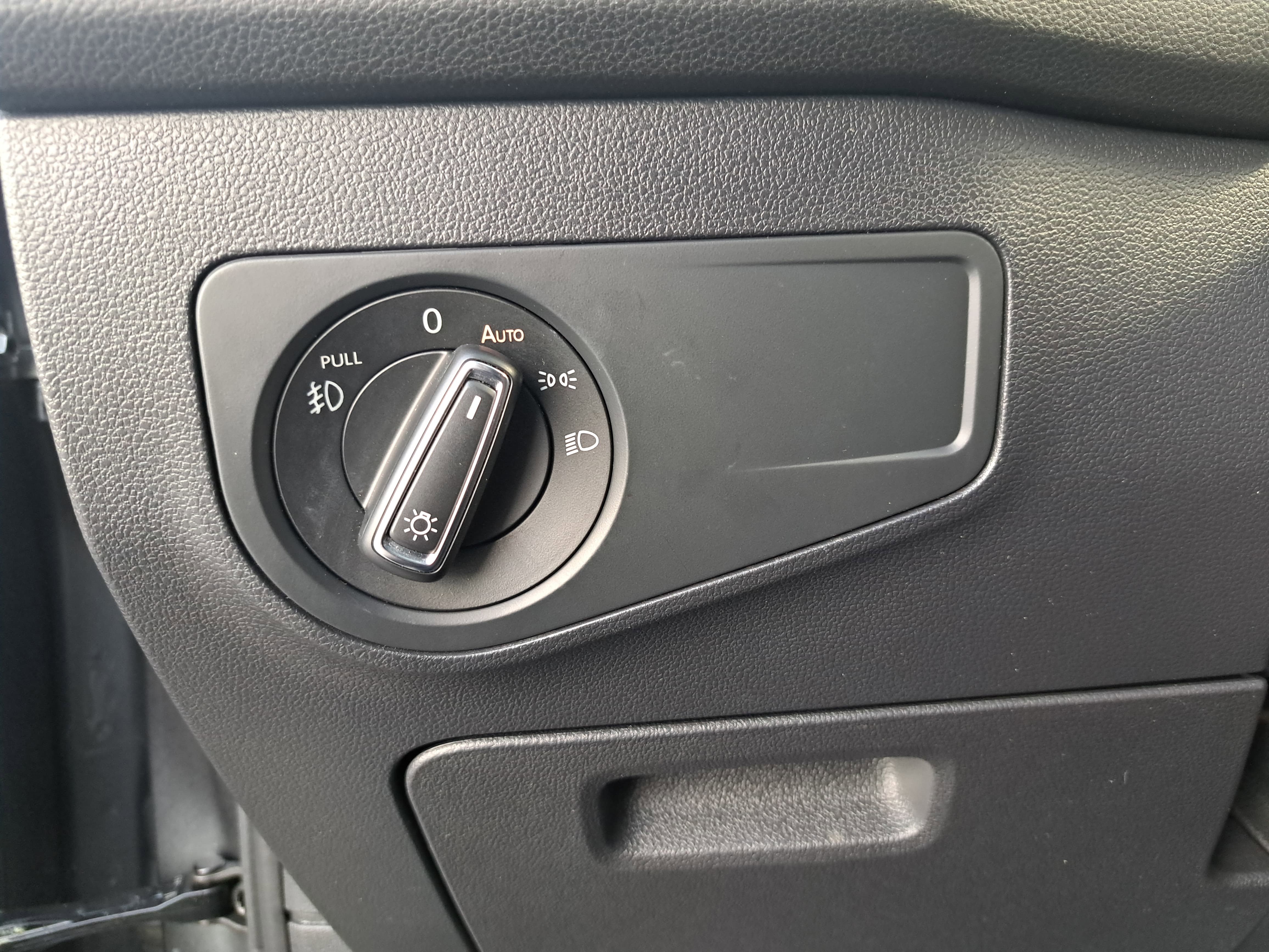 Used 2018 Volkswagen Tiguan SE w/ Panoramic Sunroof Package AWD/4WD image 24