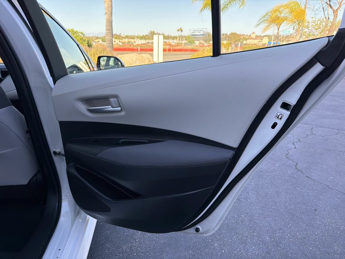 Used 2021 Toyota Corolla LE FWD image 18