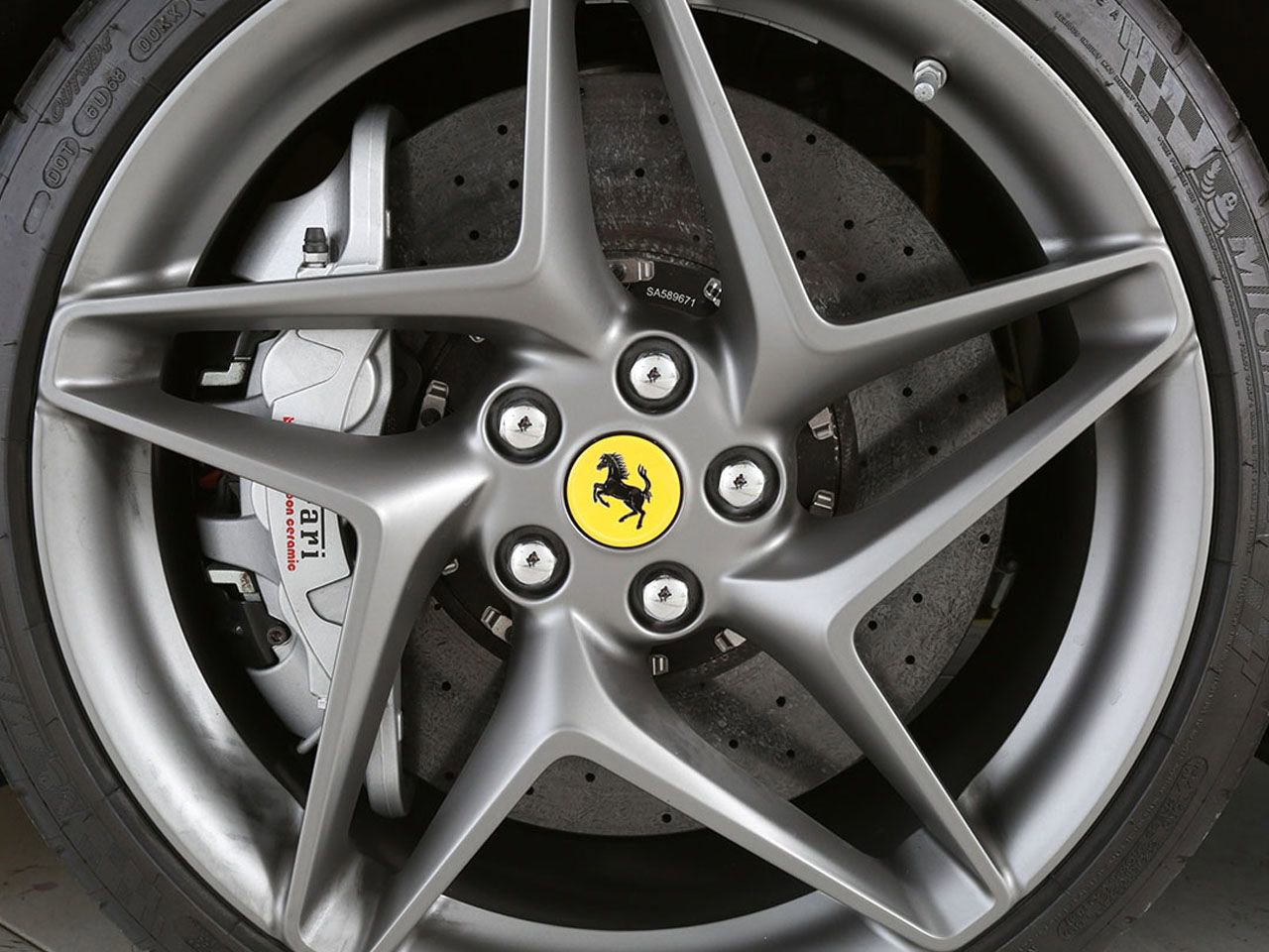 Used 2022 Ferrari F8 Tributo RWD image 18