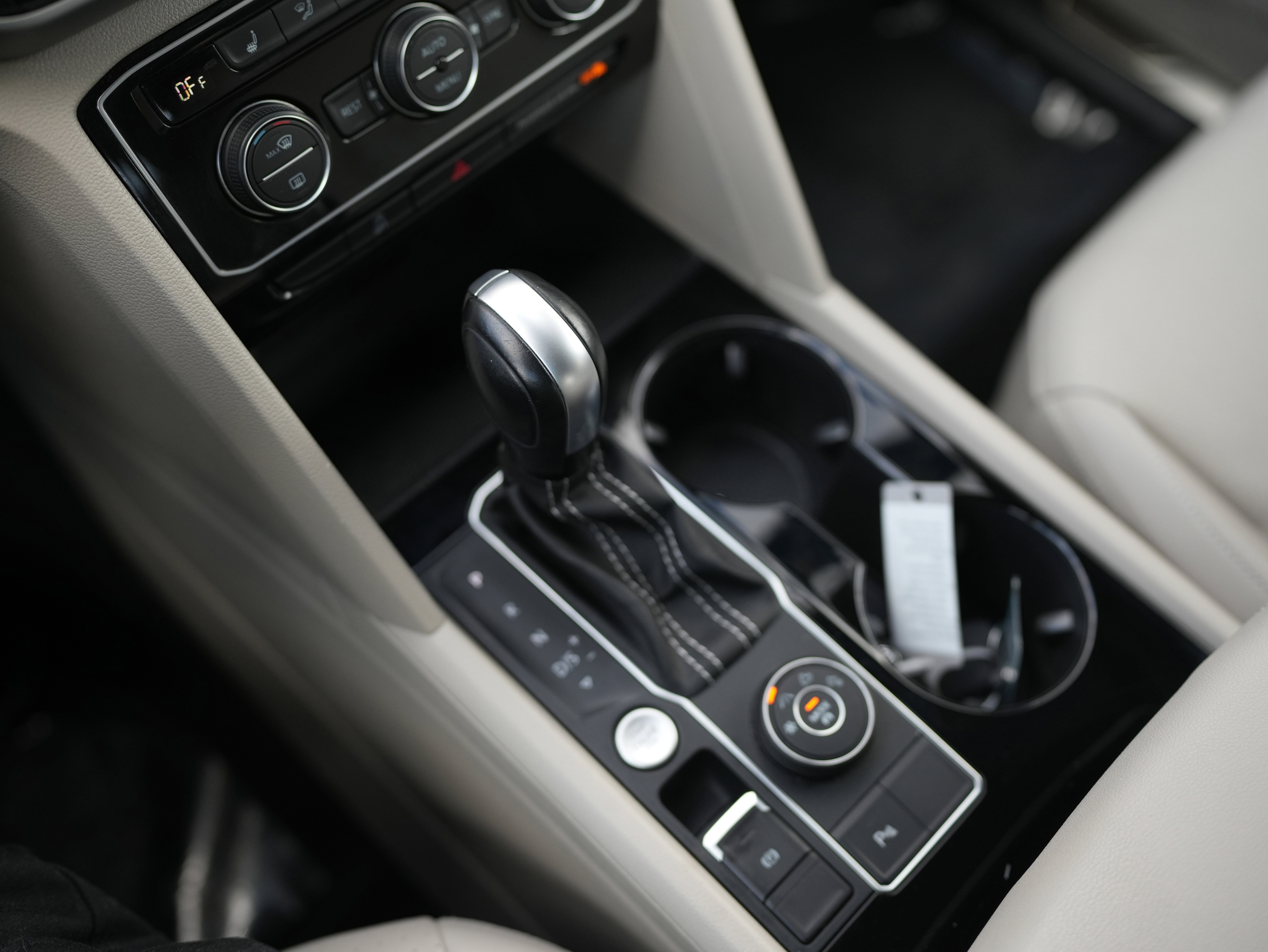 Certified 2022 Volkswagen Atlas SE w/ Black Wheel Package image 15