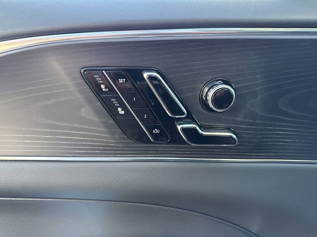 Used 2024 Cadillac Lyriq Sport AWD/4WD image 40