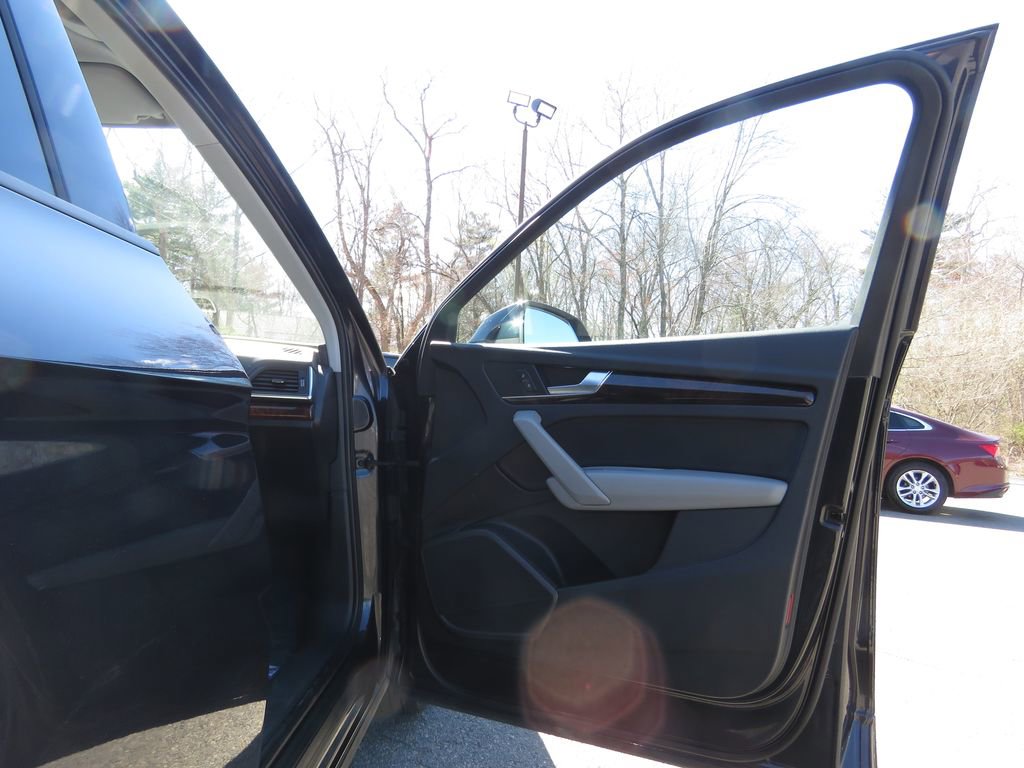 Used 2018 Audi Q5 2.0T Premium w/ Convenience Package AWD/4WD image 12