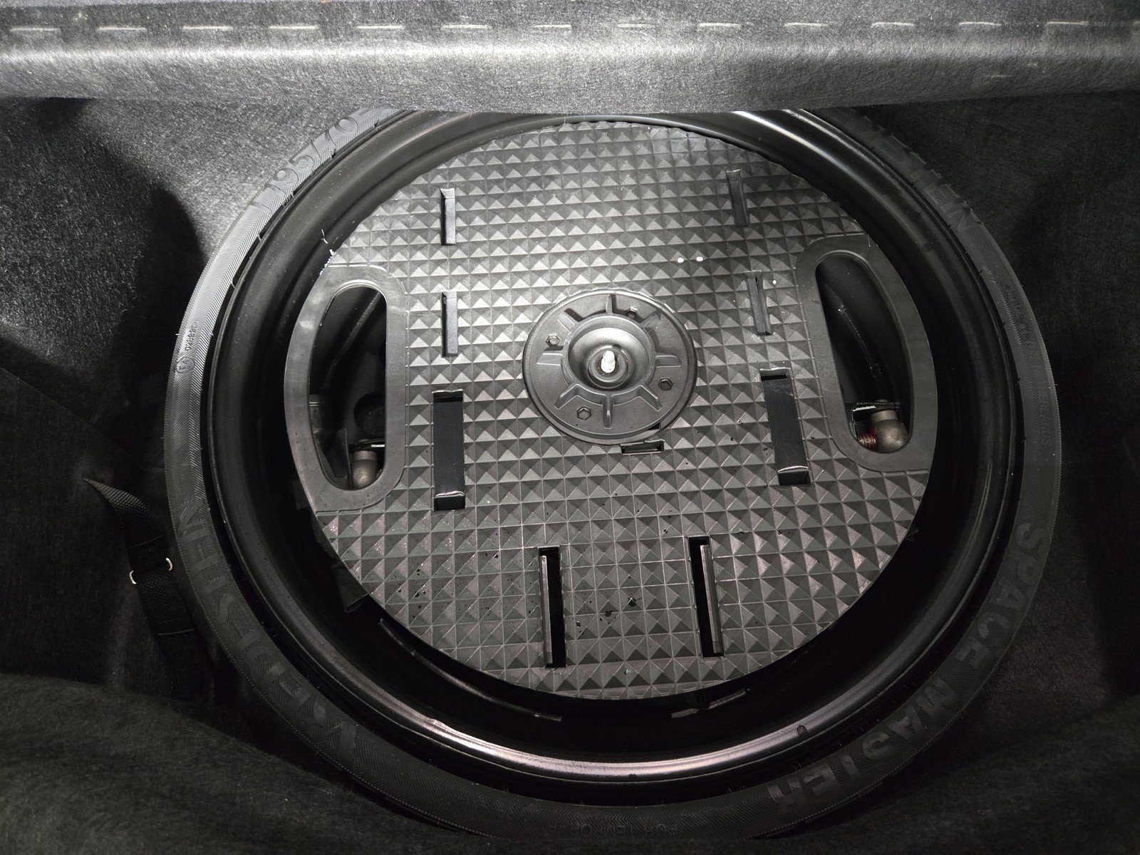 Used 2022 Rivian R1S Launch Edition image 26